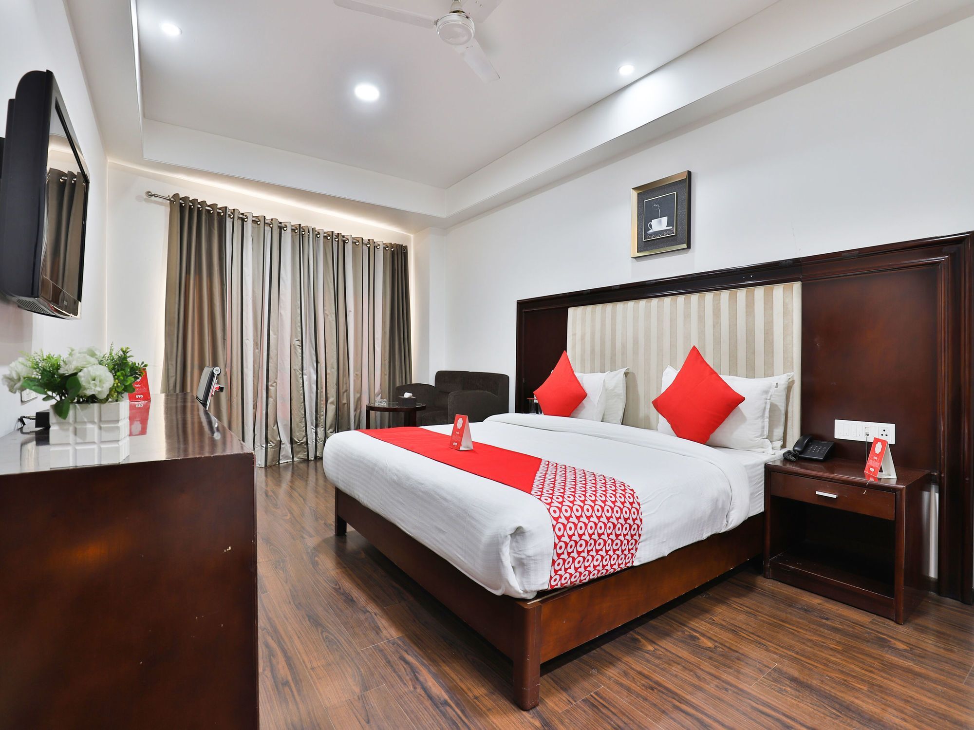 Oyo 4938 Hotel Dev Aadi アーメダバード エクステリア 写真